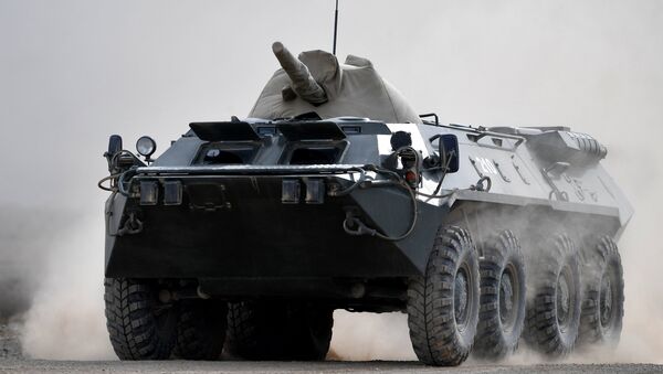 Un transportador blindado BTR ruso - Sputnik Mundo