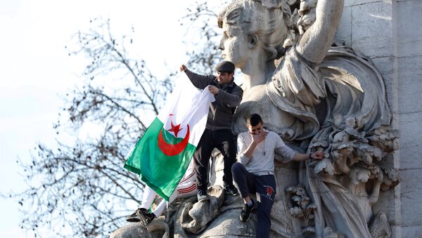 Protestas en Argelia contra el quinto mandato de Abdelaziz Buteflika - Sputnik Mundo