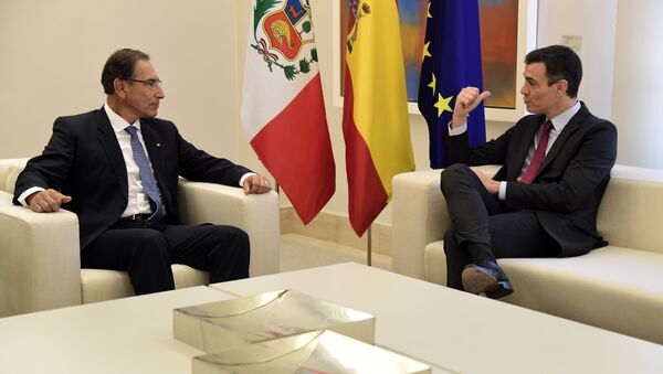 El presidente de la República de Perú, Martín Vizcarra, y el presidente del Gobierno de España, Pedro Sánchez - Sputnik Mundo