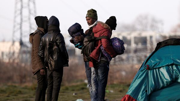 Migrantes en Francia - Sputnik Mundo
