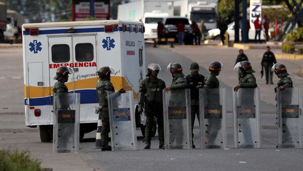 Ambulancia en la frontera entre Brasil y Venezuela - Sputnik Mundo