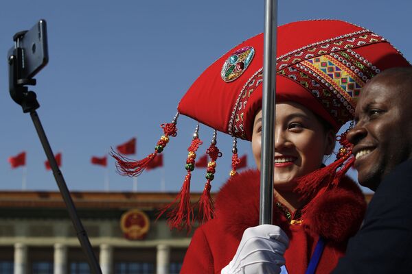 Las recepcionistas más bellas de la Asamblea Popular Nacional de China - Sputnik Mundo