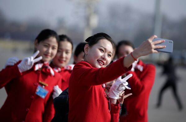 Las recepcionistas más bellas de la Asamblea Popular Nacional de China - Sputnik Mundo