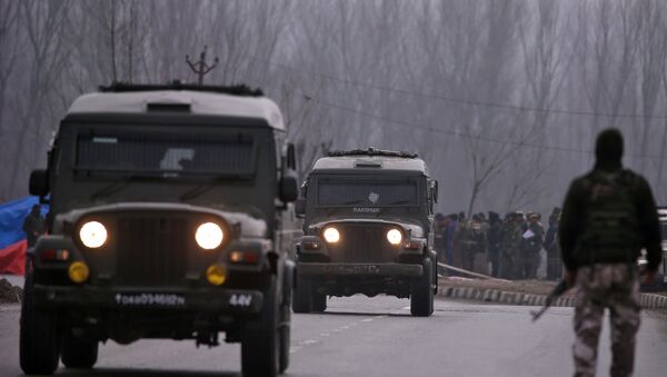 Lugar del ataque a un convoy policial en Pulwama, la India - Sputnik Mundo