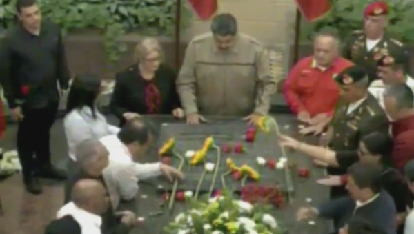 Seis años sin el Comandante: Nicolás Maduro rinde homenaje a Hugo Chávez - Sputnik Mundo