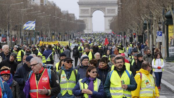 Las protestas de 'chalecos amarillos' en Francia - Sputnik Mundo