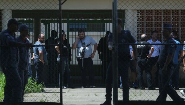 Policía en la escuela en Suzano tras el tiroteo - Sputnik Mundo