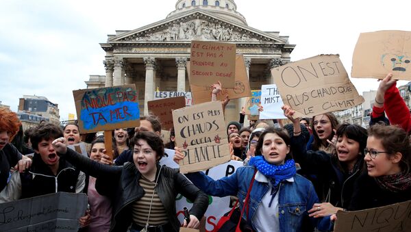 Estudiantes llaman a una huelga masiva contra el cambio climático en París, Francia - Sputnik Mundo