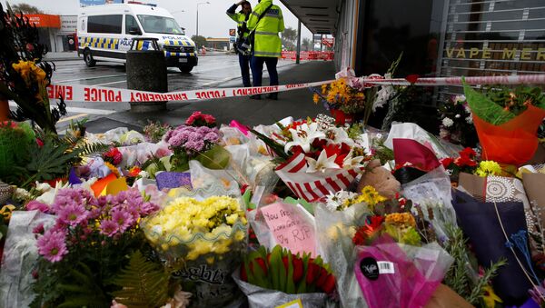 Los vecinos de Christchurch depositaron ofrendas florales por los fallecidos en los ataques neonazis que tuvieron lugar en la ciudad - Sputnik Mundo