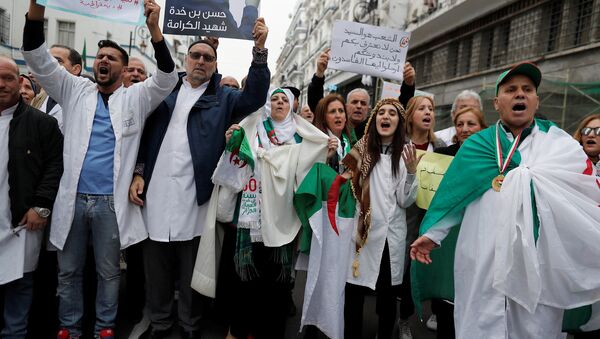 Manifestaciones de los médicos en Argelia - Sputnik Mundo