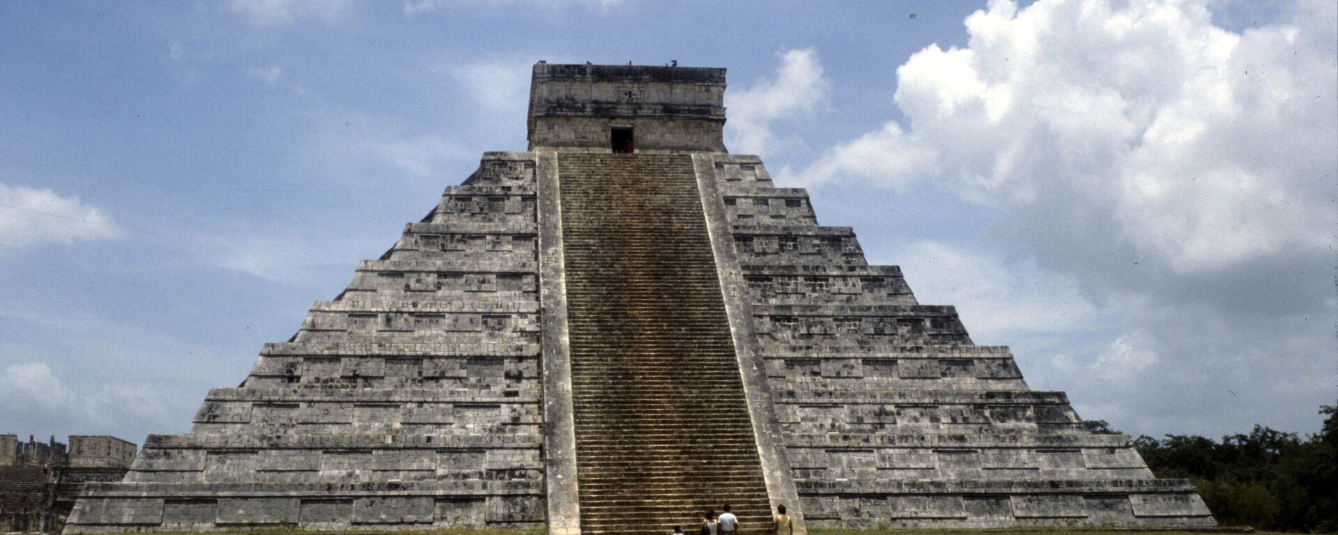 El templo de Kukulcán, en Chichén Itzá, uno de los complejos arqueológicos mayas más importantes de México - Sputnik Mundo, 1920, 14.09.2021
