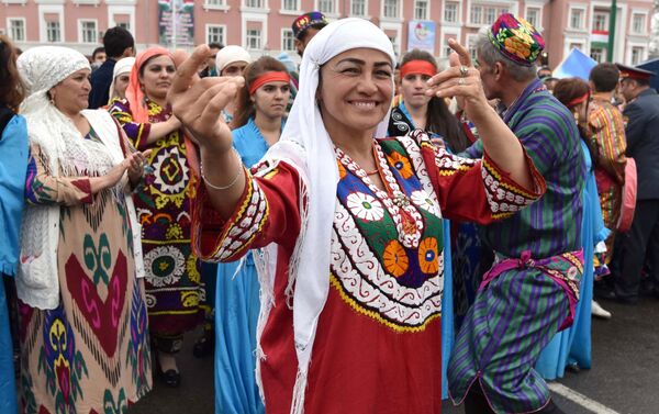 La gente celebra 'Novruz' en Tayikistán - Sputnik Mundo