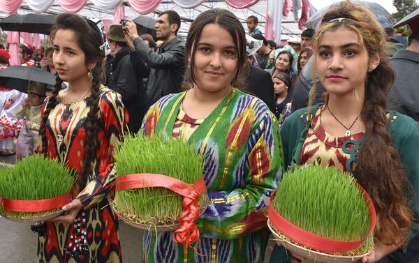 La gente celebra 'Novruz' en Tayikistán - Sputnik Mundo