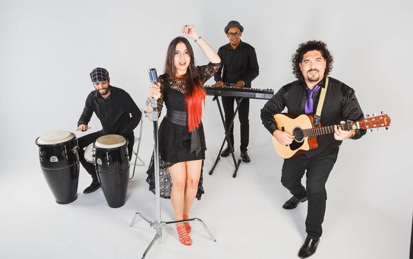 Yuleisi Antunez con sus compañeros de Havana Mama band - Sputnik Mundo