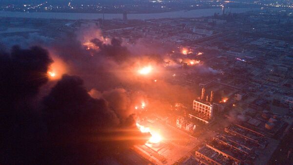 La explosión en la planta química Tianjiayi en China - Sputnik Mundo