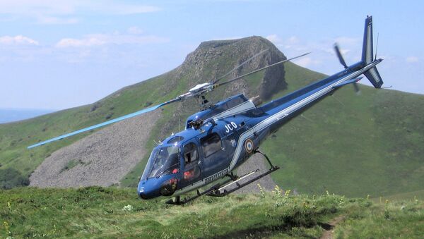 Un helicóptero AS350 - Sputnik Mundo