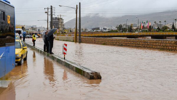 Consecuencias de inundaciones en la ciudad de Shiraz, Irán - Sputnik Mundo