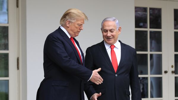 El presidente estadounidense, Donald Trump, y el primer ministro israelí, Benjamín Netanyahu - Sputnik Mundo