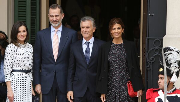 El rey de España, Felipe VI y el presidente de Argentina, Mauricio Macri junto a sus esposas - Sputnik Mundo
