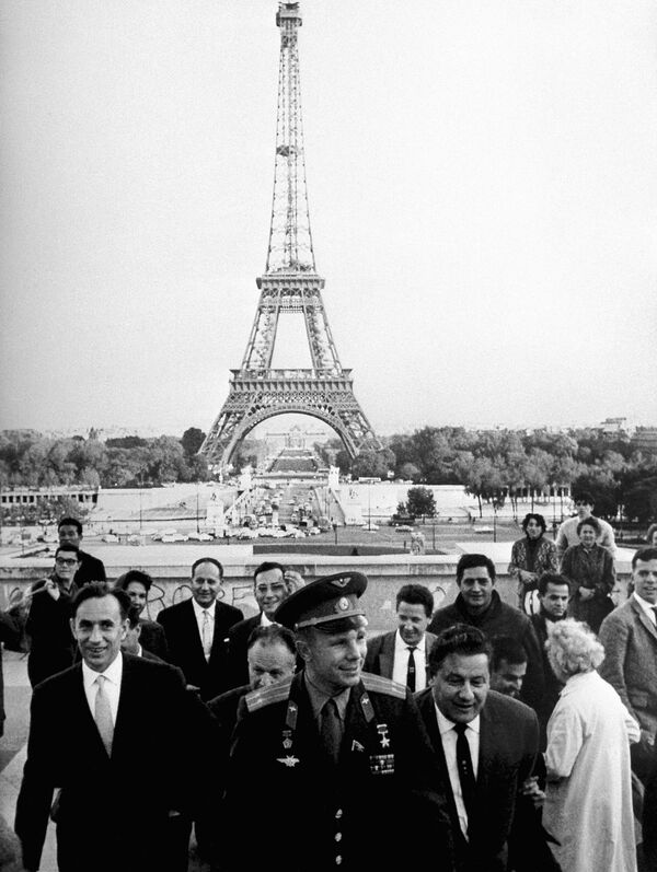 ¡Felicidades! La Torre Eiffel celebra su aniversario 130 - Sputnik Mundo