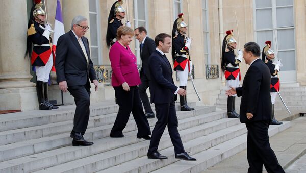 Jean-Claude Juncker, Angela Merkel y Emmanuel Macron reciben a Xi Jinping - Sputnik Mundo