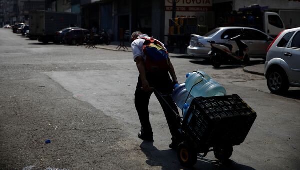 Cese del servicio de agua en Caracas - Sputnik Mundo