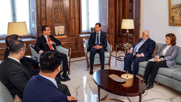 El presidente de Siria, Bashar Asad, el ministro de exteriores venezolano, Jorge Arreaza, y el sirio, Walid Muallem - Sputnik Mundo