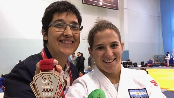 Laura Martinel y Paula Pareto tras obtener una medalla de oro en Rusia, en marzo de 2019 - Sputnik Mundo