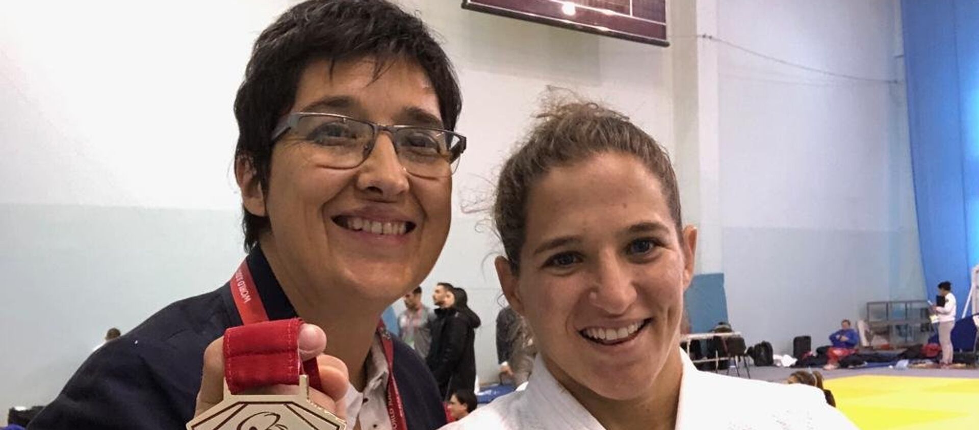 Laura Martinel y Paula Pareto tras obtener una medalla de oro en Rusia, en marzo de 2019 - Sputnik Mundo, 1920, 06.04.2019