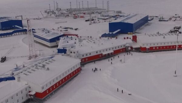 Base militar rusa 'Trébol del Norte', ubicada en la isla de Kotelni en el Ártico - Sputnik Mundo