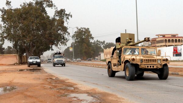 Vehículos militares en Trípoli, Libia - Sputnik Mundo