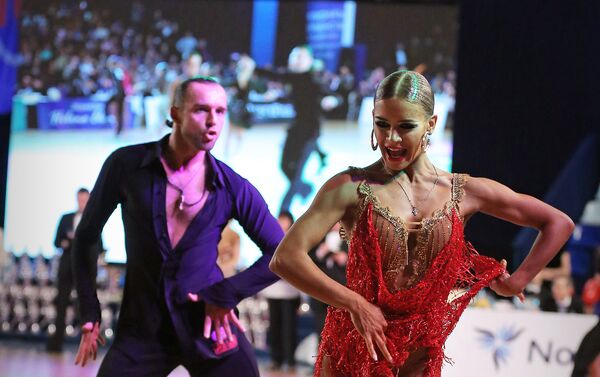 Vladímir Litvinov y Olga Nikoláyeva, bronce en el Campeonato de Baile Deportivo Latino 2018 - Sputnik Mundo