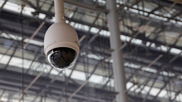 Una cámara de vigilancia (imagen ilustrativa) - Sputnik Mundo