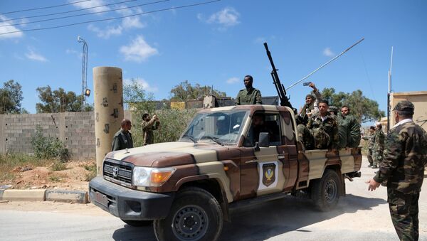 Los miembros del Ejército Nacional Libio comandados por Jalifa Haftar en Trípoli - Sputnik Mundo