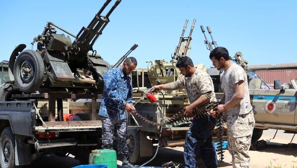 Los militares se preparan para la ofensiva en Trípoli, Libia - Sputnik Mundo