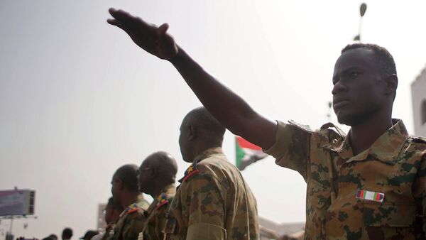 Un militar en Sudán - Sputnik Mundo