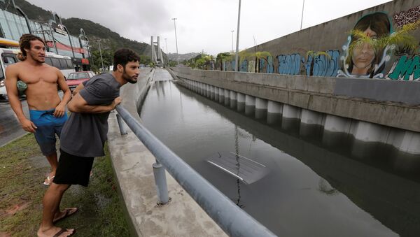 Fuertes lluvias tropicales dejan un reguero de destrucción en Brasil - Sputnik Mundo