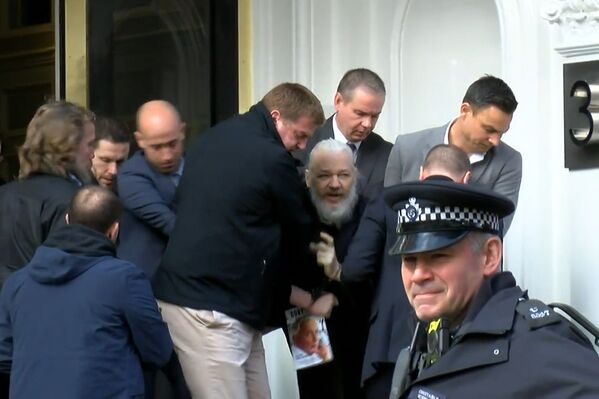 Julian Assange, creador de Wikileaks detenido por la policía de Reino Unido - Sputnik Mundo
