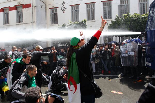 Manifestaciones antigubernamentales en Argelia, el 9 de abril de 2019 - Sputnik Mundo