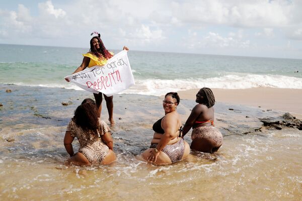Mujeres protestan en Río de Janeiro en contra del temor a la obesidad, el 7 de abril de 2019 - Sputnik Mundo