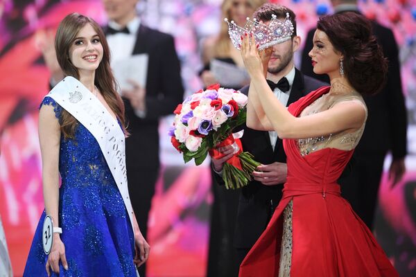 Trajes de baño y vestidos de noche: la final de Miss Rusia 2019, al detalle - Sputnik Mundo