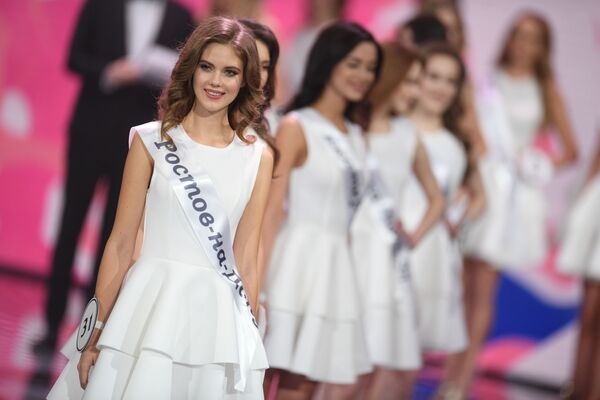 Trajes de baño y vestidos de noche: la final de Miss Rusia 2019, al detalle - Sputnik Mundo