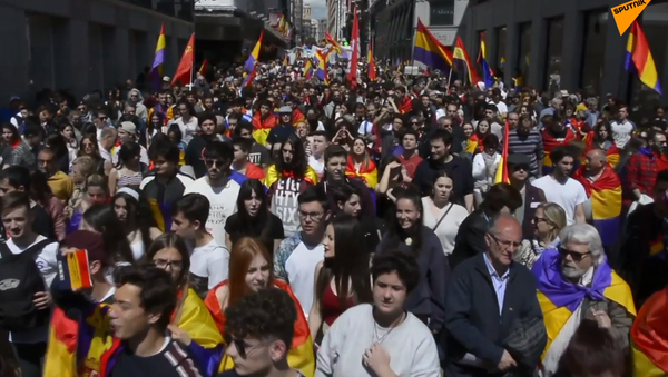 Más de un millar de personas marchan contra la monarquía en Madrid - Sputnik Mundo
