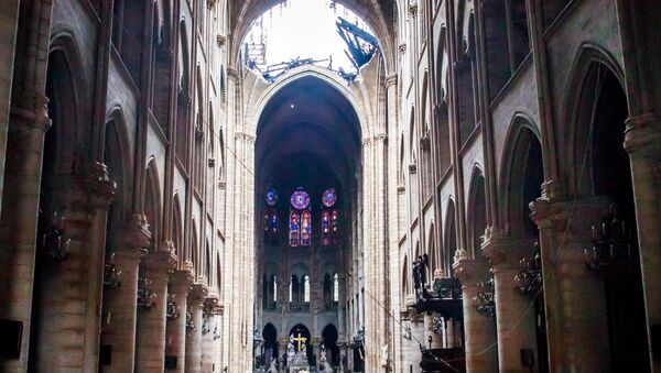 La catedral parisina de Notre Dame tras el incendio - Sputnik Mundo