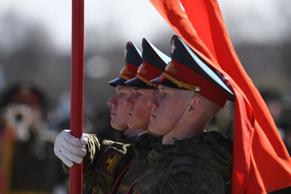 Знаменная группа во время репетиции парада Победы на военном полигоне Алабино - Sputnik Mundo