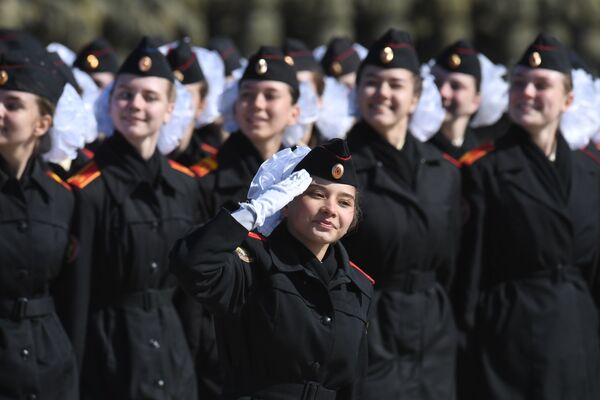 Кадеты во время репетиции парада Победы на военном полигоне Алабино - Sputnik Mundo