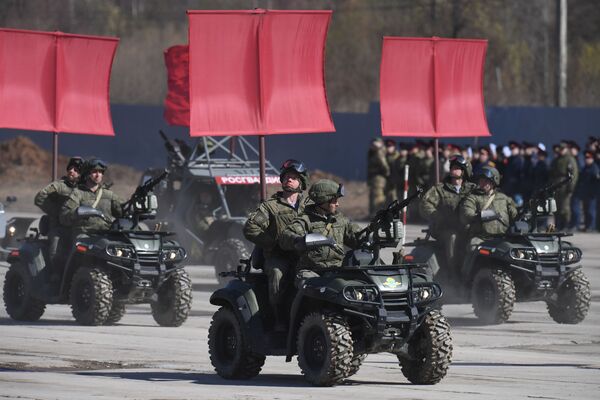 Мотовездеходы АМ-1 на базе серийной модели РМ500-2 во время репетиции парада Победы на военном полигоне Алабино - Sputnik Mundo
