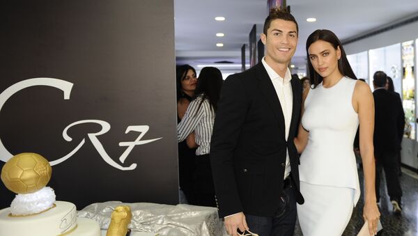 Cristiano Ronaldo e Irina Shayk en 2013 - Sputnik Mundo