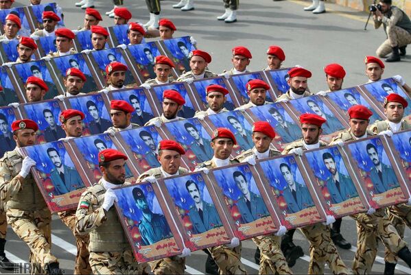 Irán celebra el Día del Ejército con un grandioso desfile - Sputnik Mundo