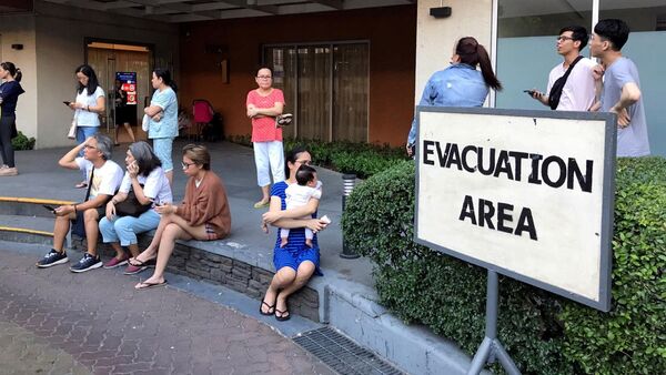 Personas evacuadas tras el sismo en Filipinas - Sputnik Mundo